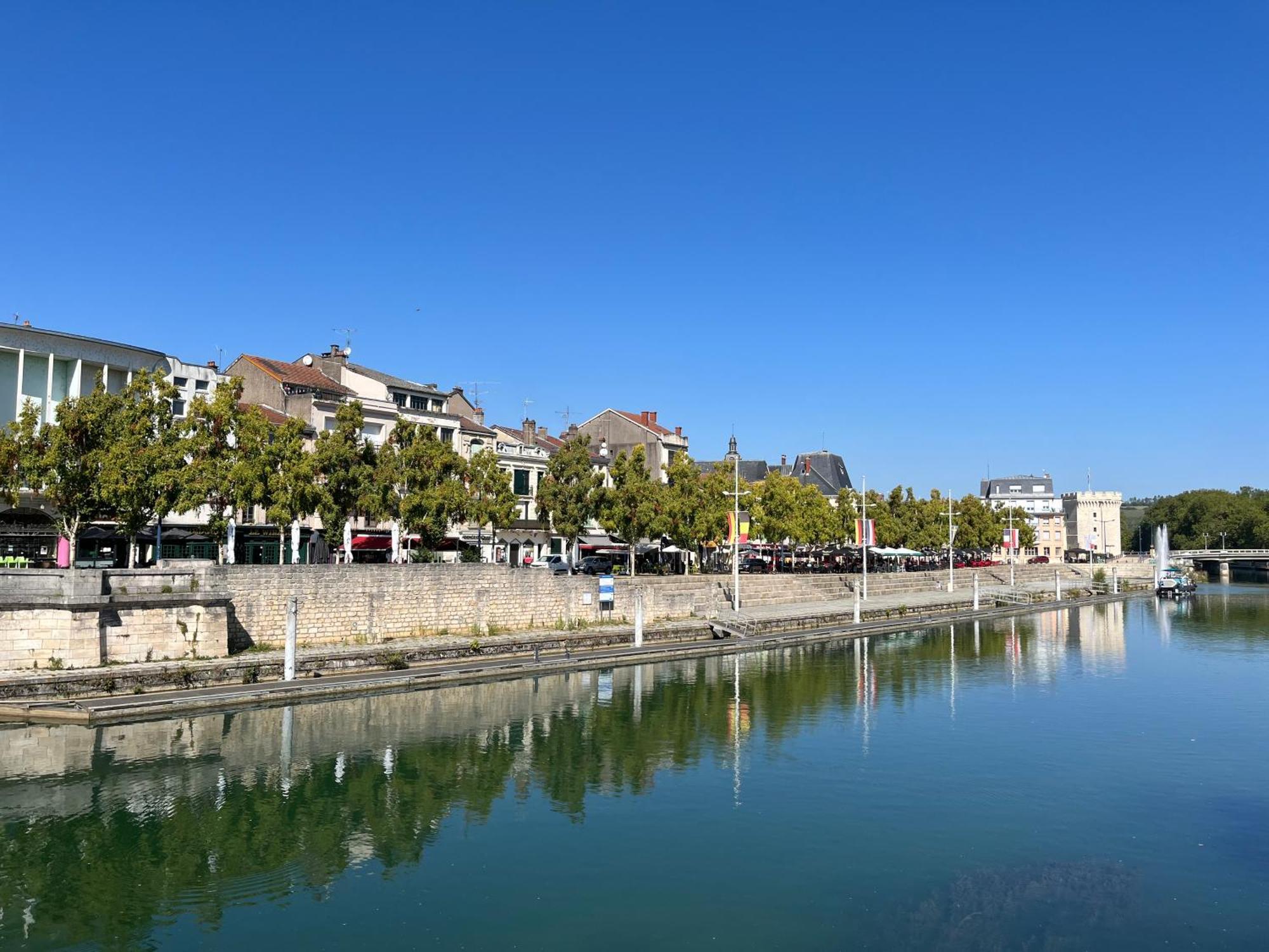 La Cour du Prince: Cozy Ground Floor with Terrace Near Station Verdun-sur-Meuse Exterior photo